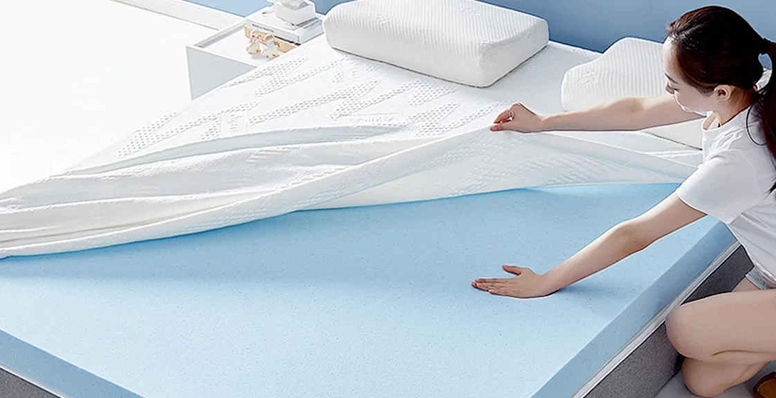 Removable mattress cover for simple hotel cleaning